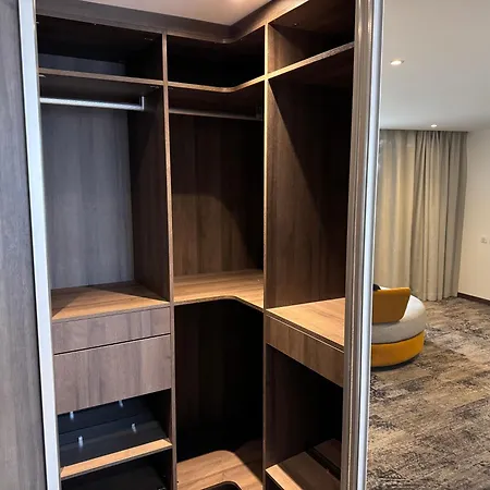 Brit De Grignan Hotel 4*